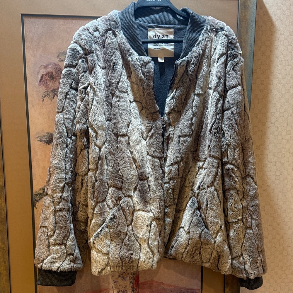 Dylan Faux Fur Teddy Jacket in Gray and Cream